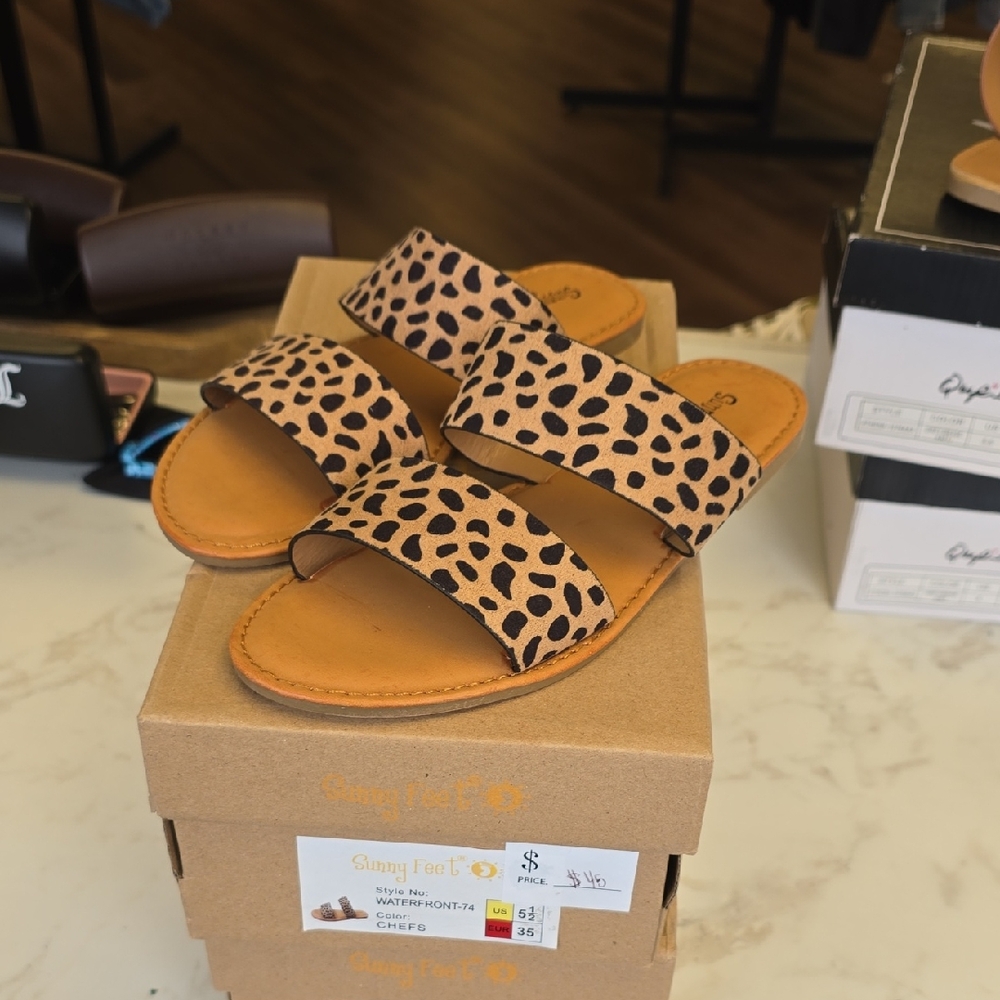 Chic Leopard Print Double Strap Sandals